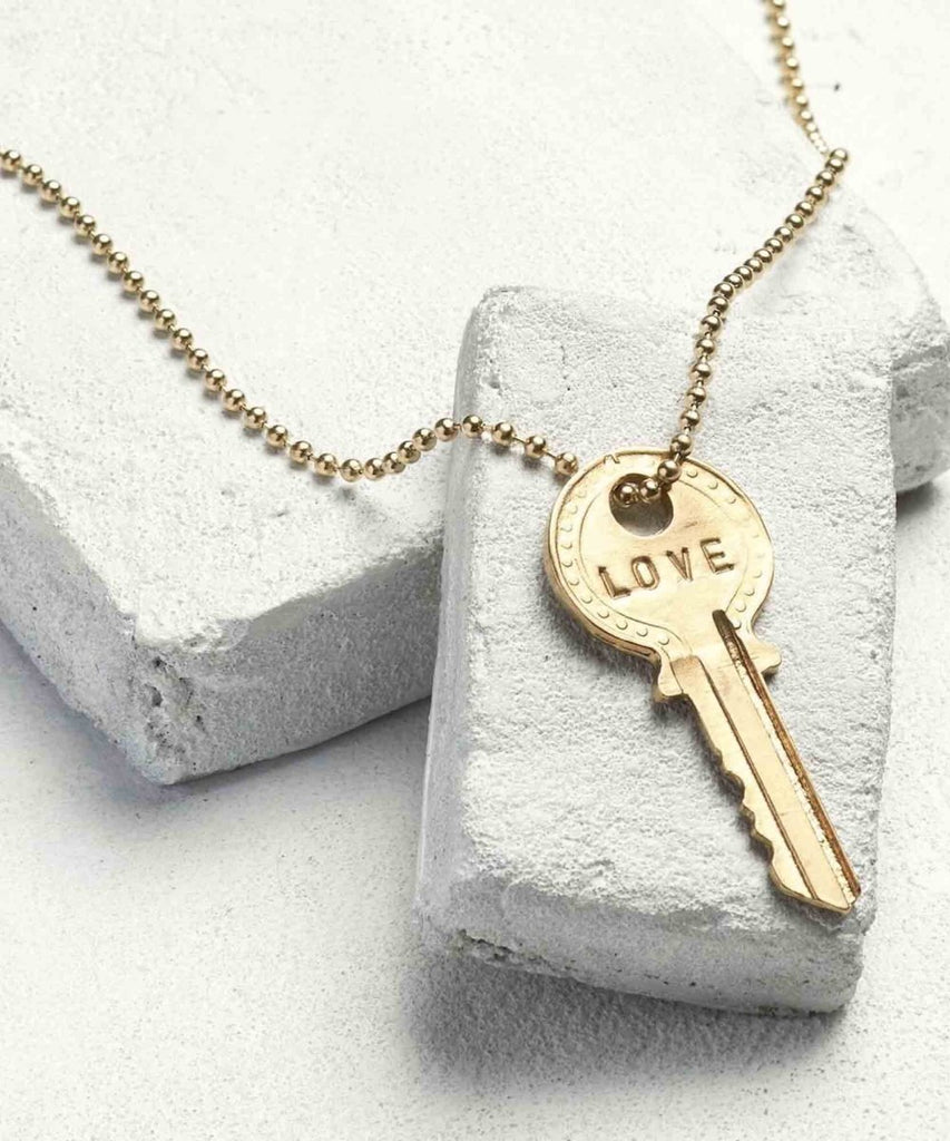 Classic Necklace Gold, Love - miamidrugpossession