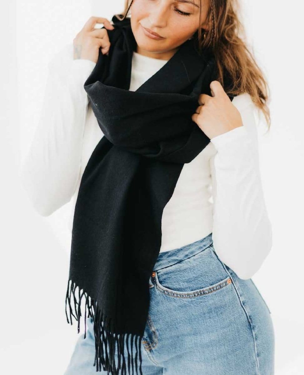 Cozy Cashmere Scarf Black - PINK ARROWS