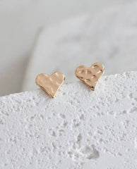 Hammered Heart Stud Earrings - PINK ARROWS