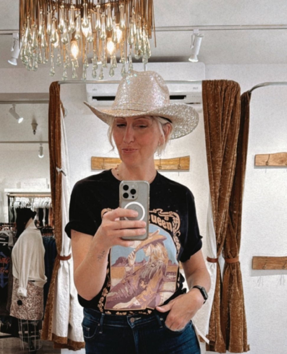 Rodeo Queen Lainey Wilson Black Tee - miamidrugpossession