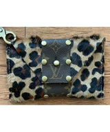 Sheila LV Wristlet Leopard - miamidrugpossession