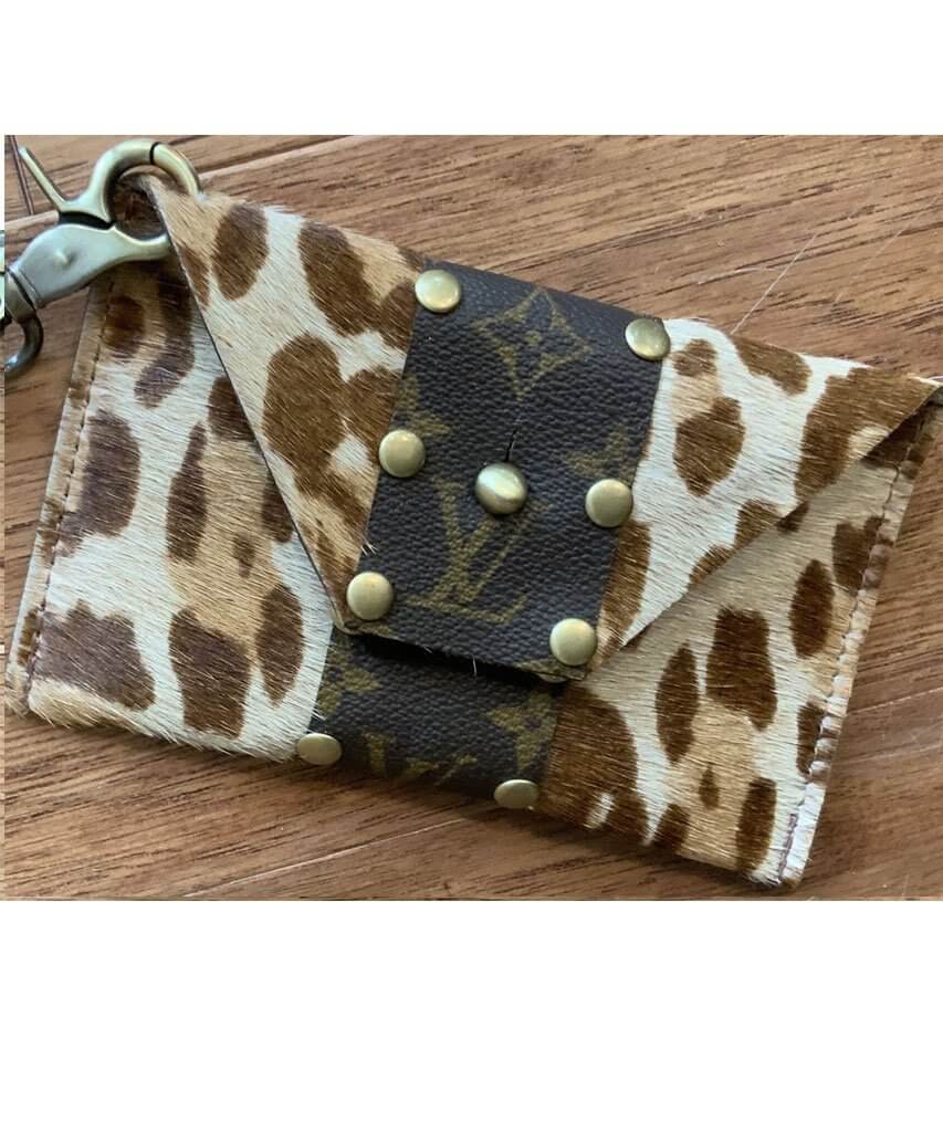 Sheila Wristlet Medium Leopard - miamidrugpossession