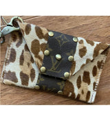 Sheila Wristlet Medium Leopard - clearpathherbicide