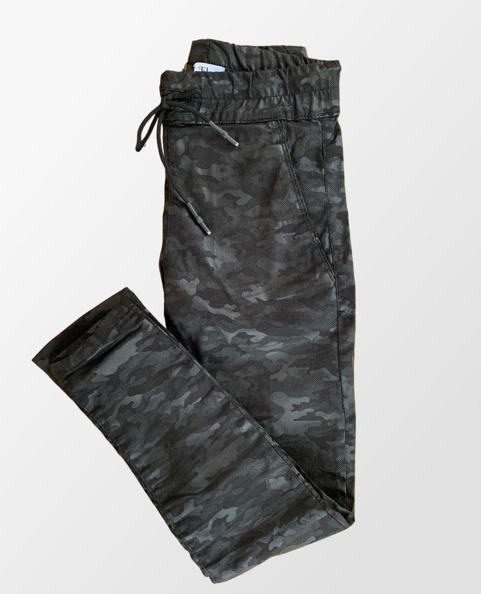 Shely Flog Pant Black Camo - miamidrugpossession